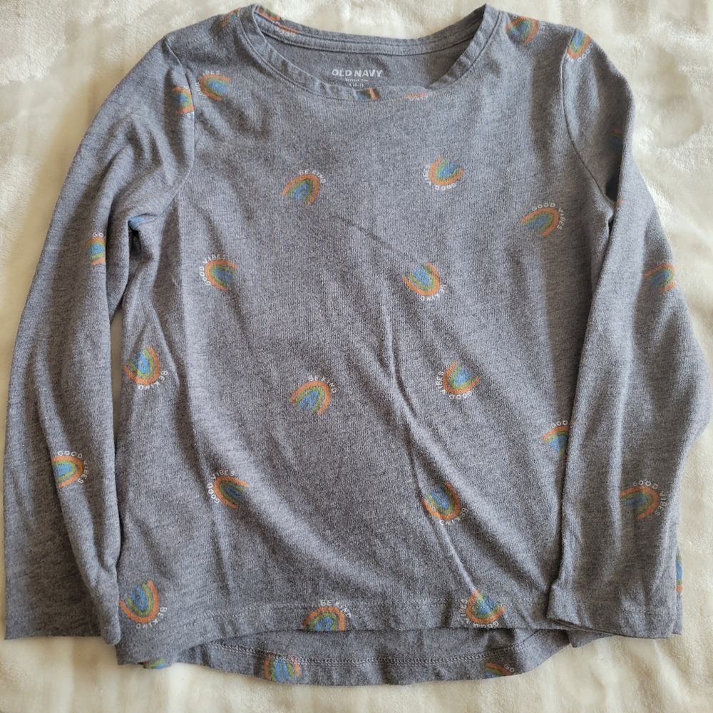 EUC Old Navy Softest Tee Grey with Rainbows size 6/7